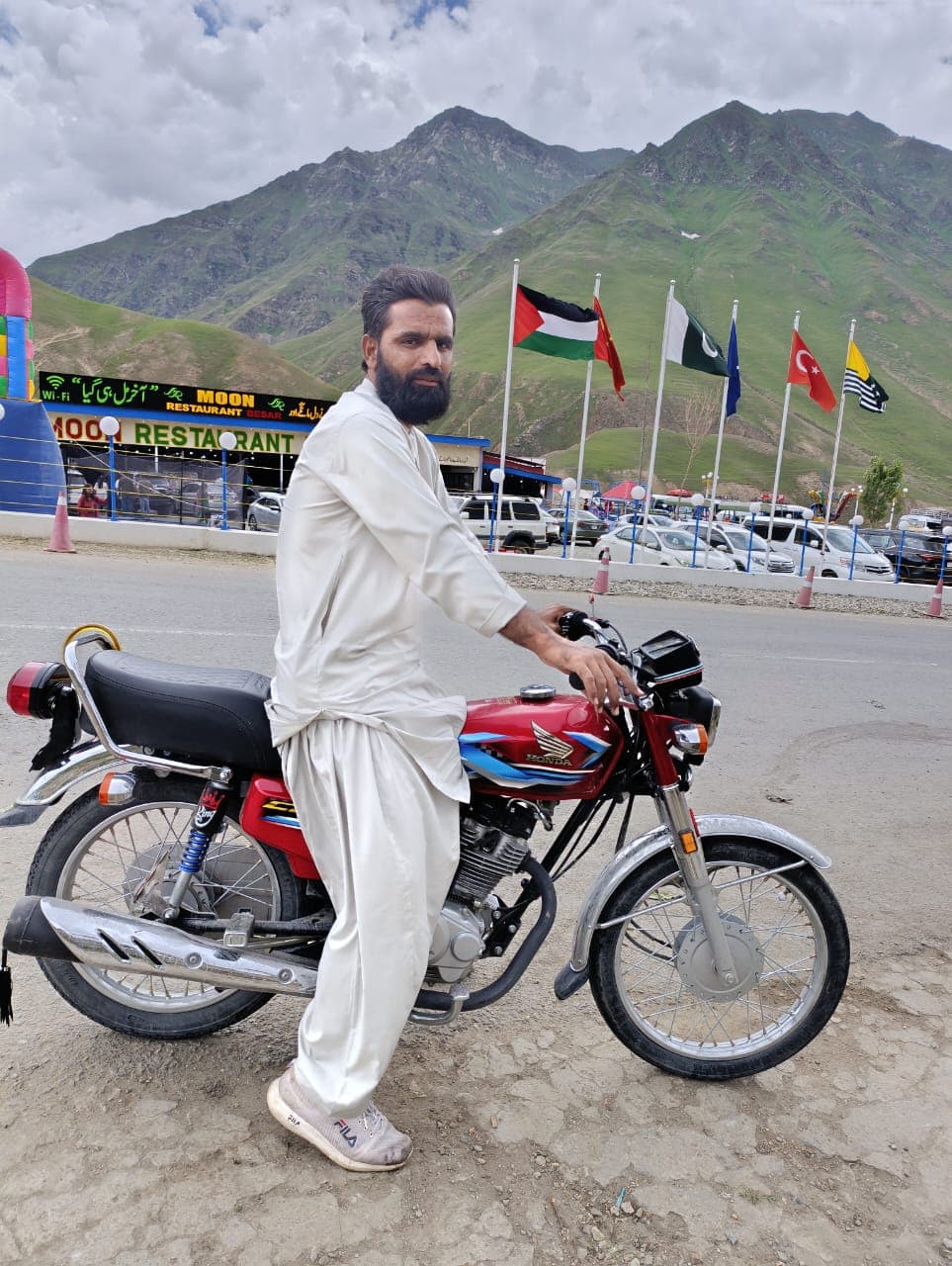 M.Niaz