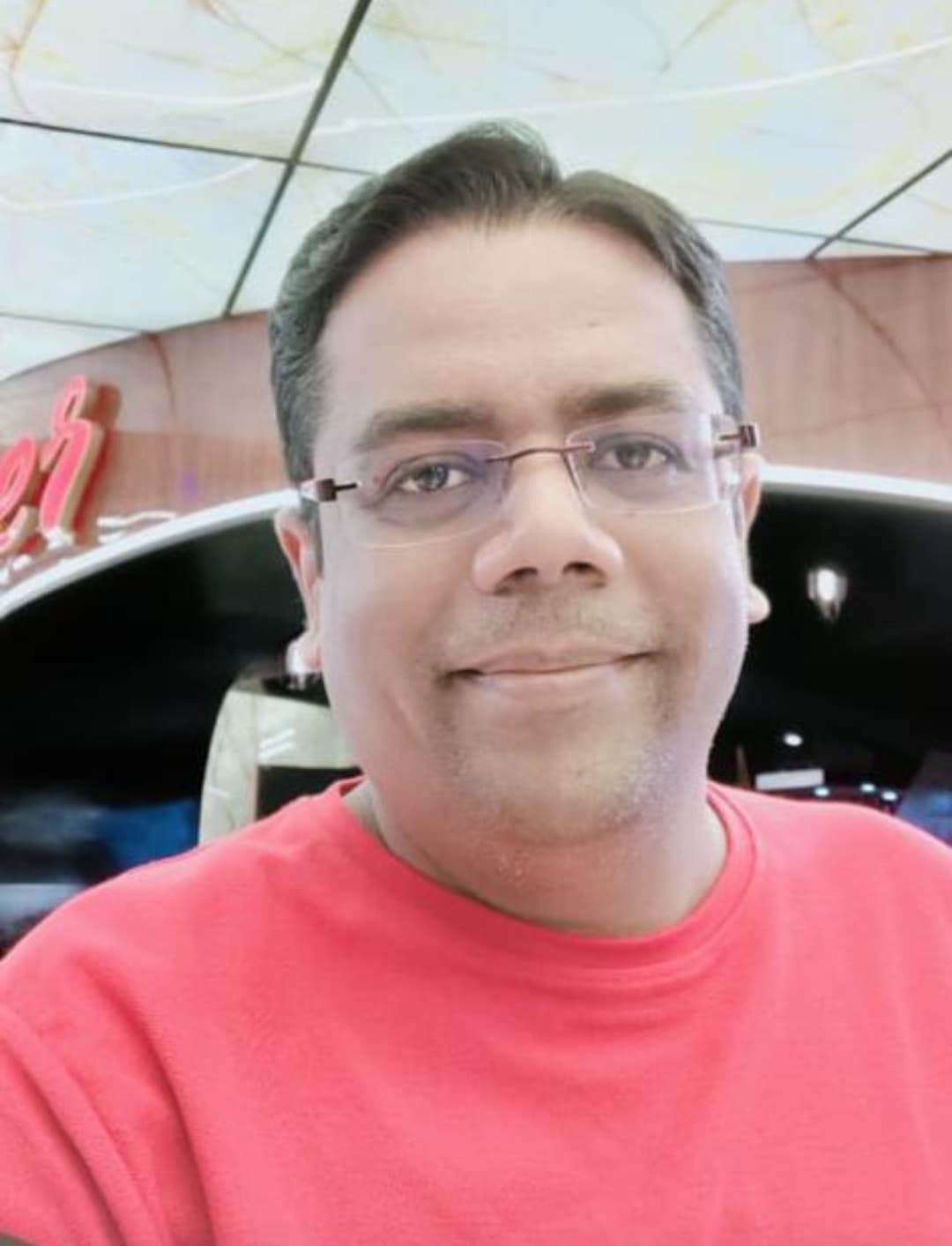 Sunny cricket player photo