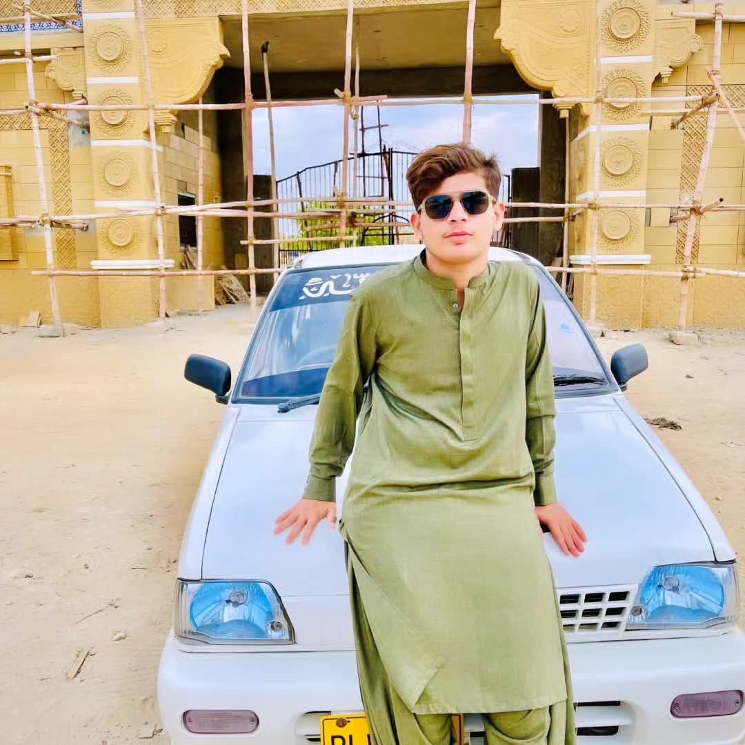 Aajiz BoSs