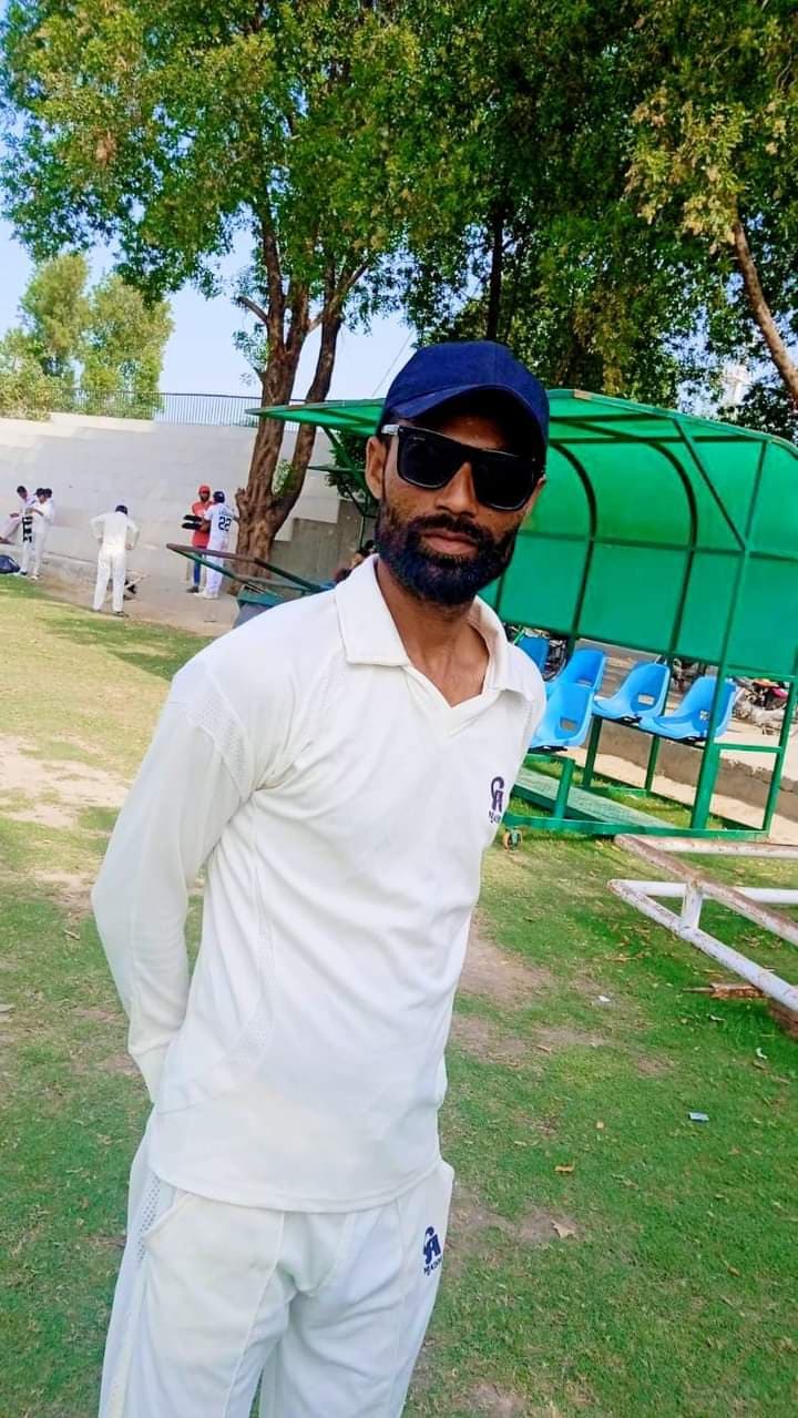 Malik Saleem cricket player profile photo