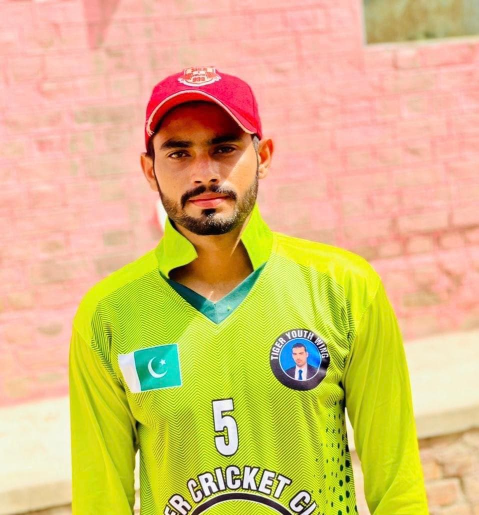 Moon cricket player photo